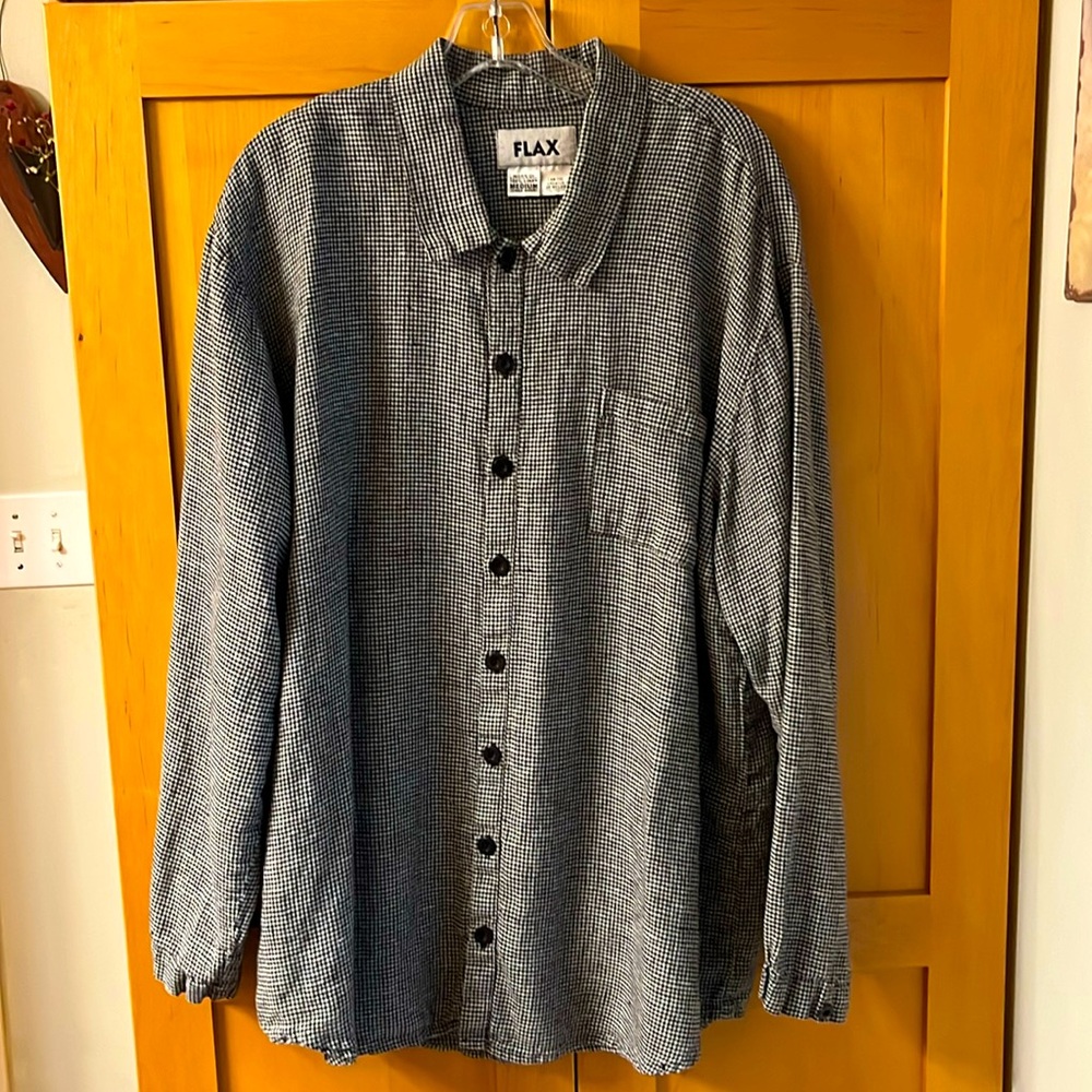 Women’s 100% linen top with long sleeves made by Flax, size M